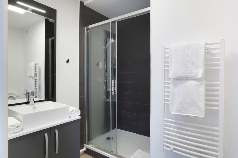 Bathroom 4, Appart Hotel Odalys City Centre Compans Caffarelli, Haute-Garonne