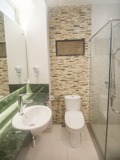 Bathroom 3, Ndalem Nuriyyat Villas & Spa, Sleman