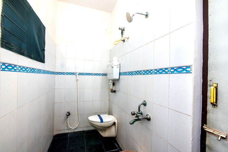 Bathroom 4, Arunik Inn, Puducherry