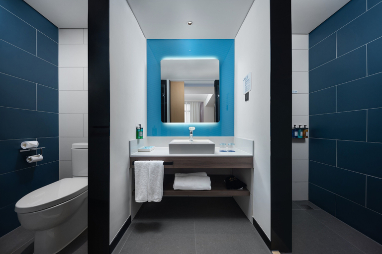 Bathroom 4, Holiday Inn Express JINGDEZHEN CITY CENTER by IHG, Jingdezhen