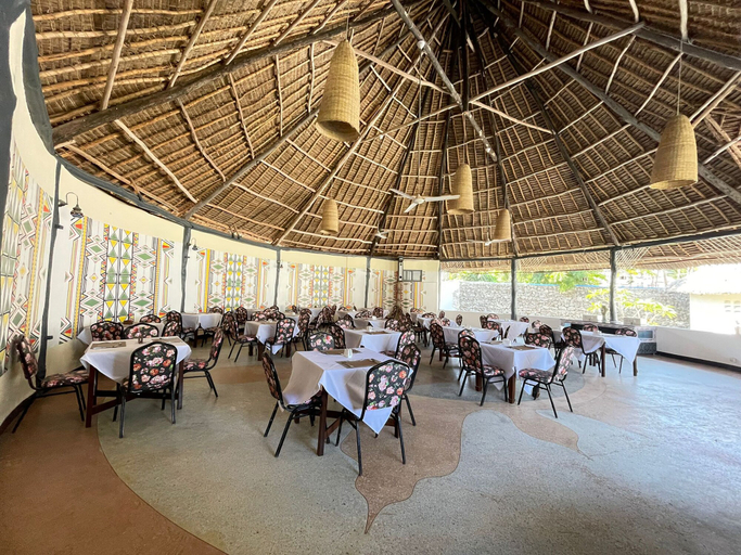 Food & Drinks 5, Five Palms Bwejuu, Kusini