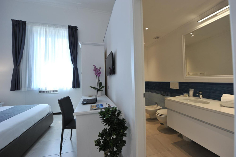 Bedroom 5, Sorrento Bay, Napoli