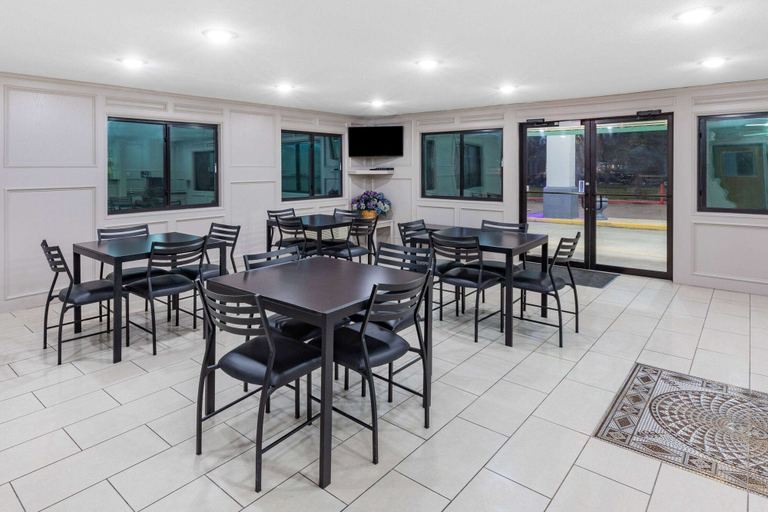 Food & Drinks 5, Super 8 by Wyndham League City, Galveston