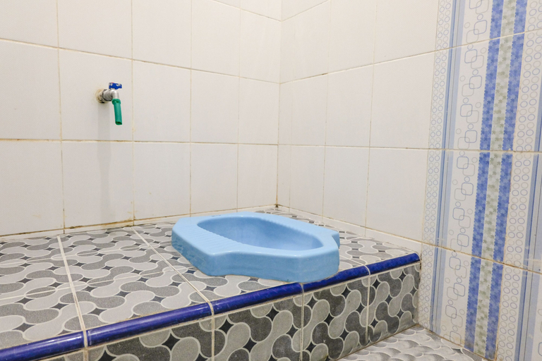 Bathroom 5, SPOT ON 2723 Gatsu Kost, Nganjuk