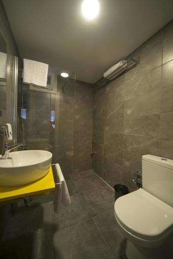 Bathroom 5, Piano Hotel, Konak