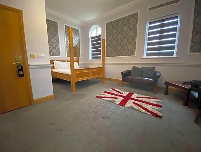 Others 5, Baylis Park Hotel, Slough