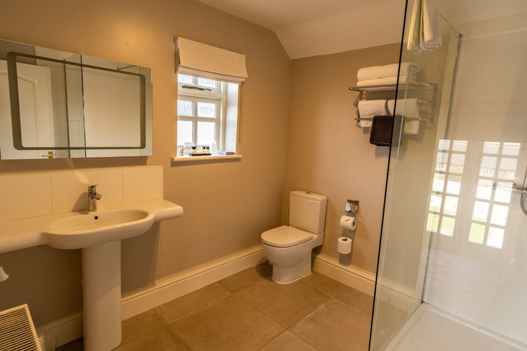 Bathroom 4, Donington Park Farmhouse Hotel, Leicestershire