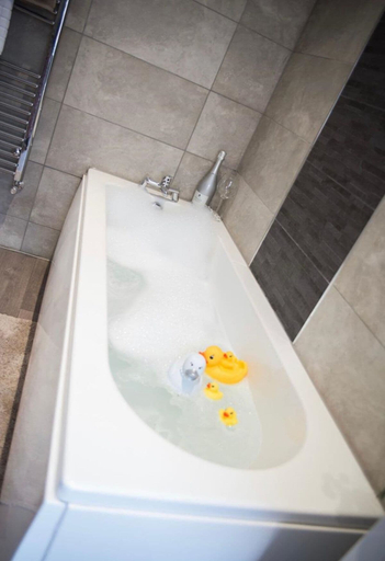 Bathroom 3, Buchanan House Sasco Apartments, Blackpool
