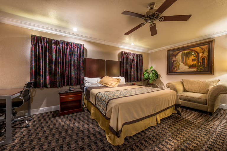 Bedroom 5, Edgewater Inn Reedley, Fresno