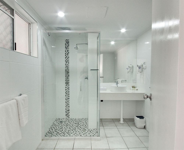 Bathroom 5, Colonial Palms Motor Inn, Whitsunday
