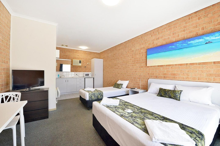 Bedroom 5, Cranbourne Motor Inn, Casey - Cranbourne