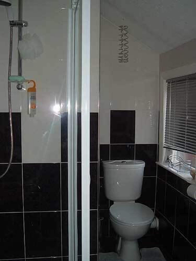 Bathroom 3, Heathfield B&B Guest House, North Yorkshire