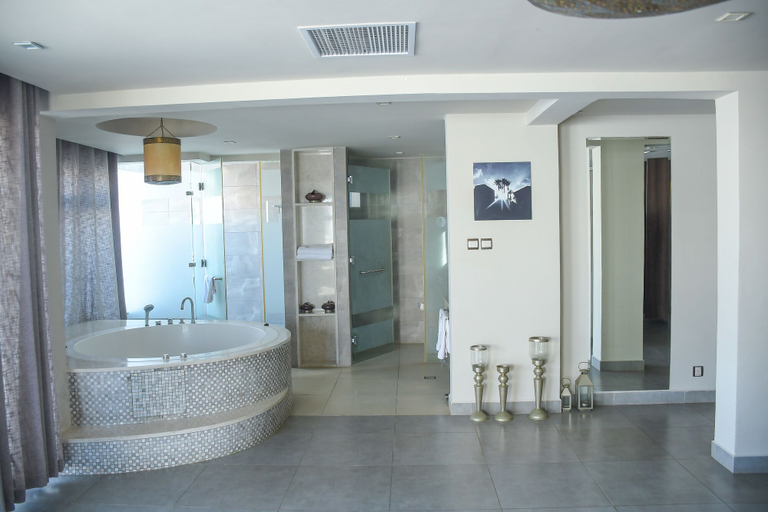 Bathroom 3, Royal Shaza Suites, Kisauni