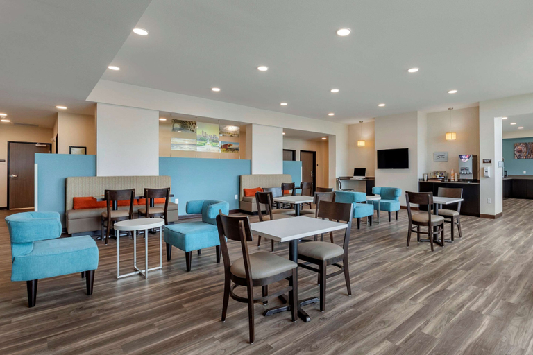 Food & Drinks 5, MainStay Suites Waukee - West Des Moines, Dallas