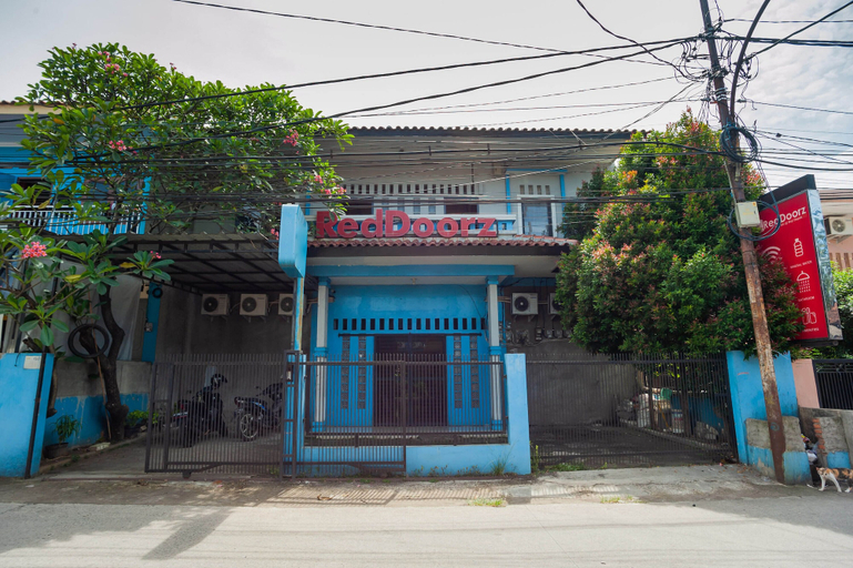 Exterior & Views 2, RedDoorz near Margonda Raya, Depok