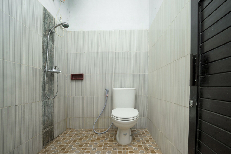 Bathroom 3, OYO 2181 Hotel Grand Yuda, Kutai Kartanegara