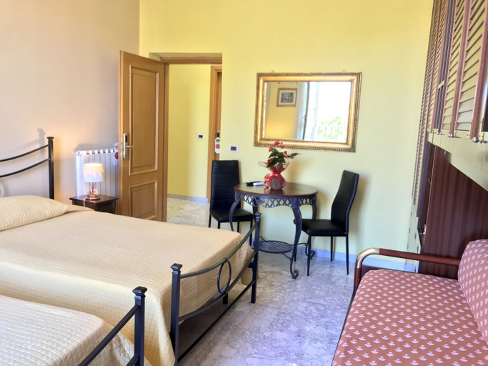 Bedroom 5, Il Tesoro, Rome