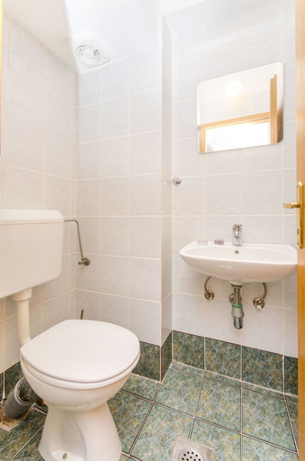 Bathroom 5, Apartments and Room Sun and Sea, Podgora