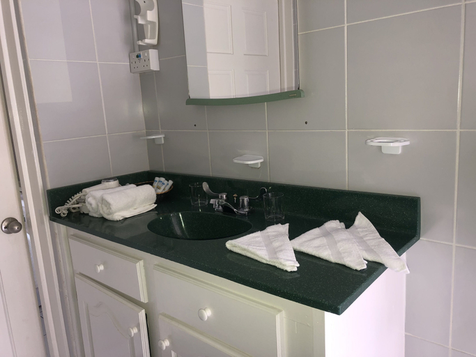 Bathroom 5, Marigot Beach Club and Dive Resort