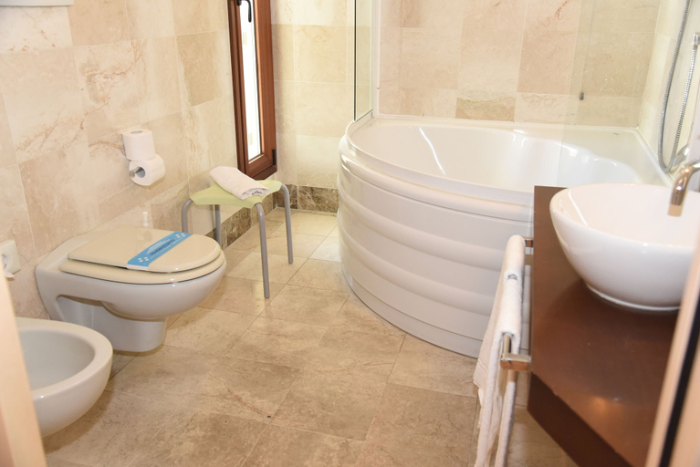 Bathroom 5, Hotel Duca d'Aosta, Treviso