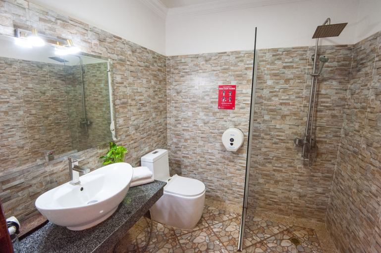 Bathroom 5, Mad Monkey Siem Reap - Hostel, Siem Reap