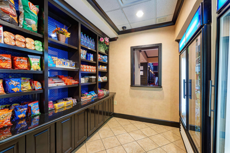 Food & Drinks 5, Hampton Inn & Suites Waco-South, McLennan