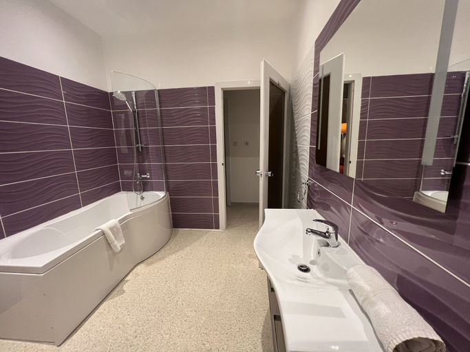 Bathroom 3, Pierre De Soleil Guesthouse, Saint Paul's Bay