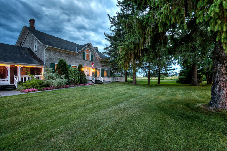Exterior & Views