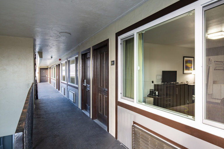 Others 5, Super 8 by Wyndham Eureka, Humboldt