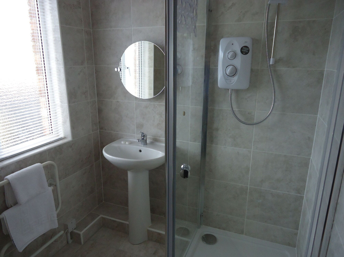 Bathroom 3, Royal Oak Hotel, North Yorkshire