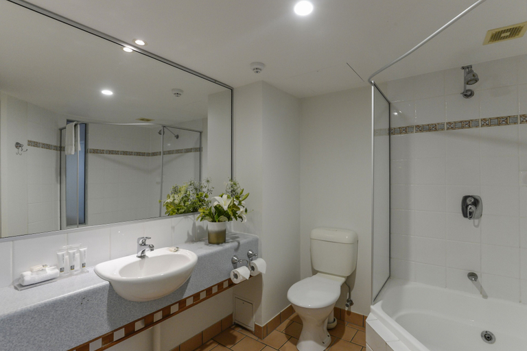 Bathroom 4, Burnett Riverside Hotel, Bundaberg
