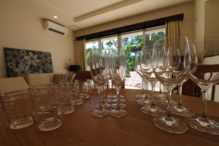 Food & Drinks 4, T&T Vacation Rentals, Onna