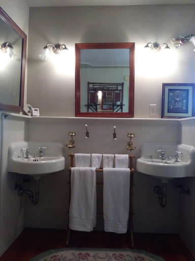 Bathroom 4, The Palm Hotel, Tuolumne