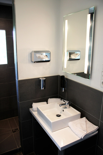 Bathroom 5, Bendorf Hotel by Belvilla, Mayen-Koblenz