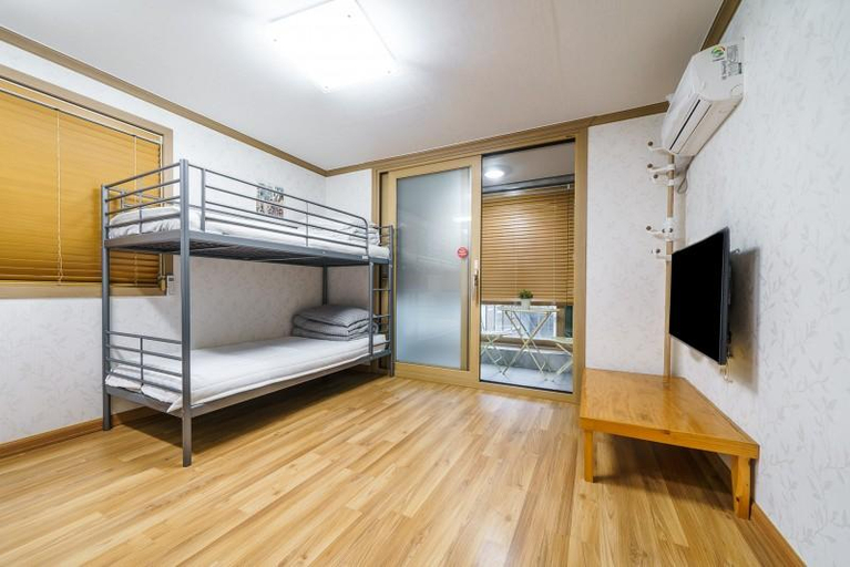 Bedroom 3, Samcheok Come Play Pension, Samcheok