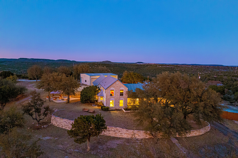 Exterior & Views 1, Winding River Panoramic Lookout, Travis
