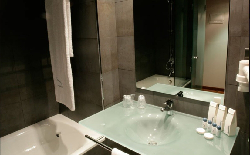 Bathroom 3, Hotel Europa, Zaragoza