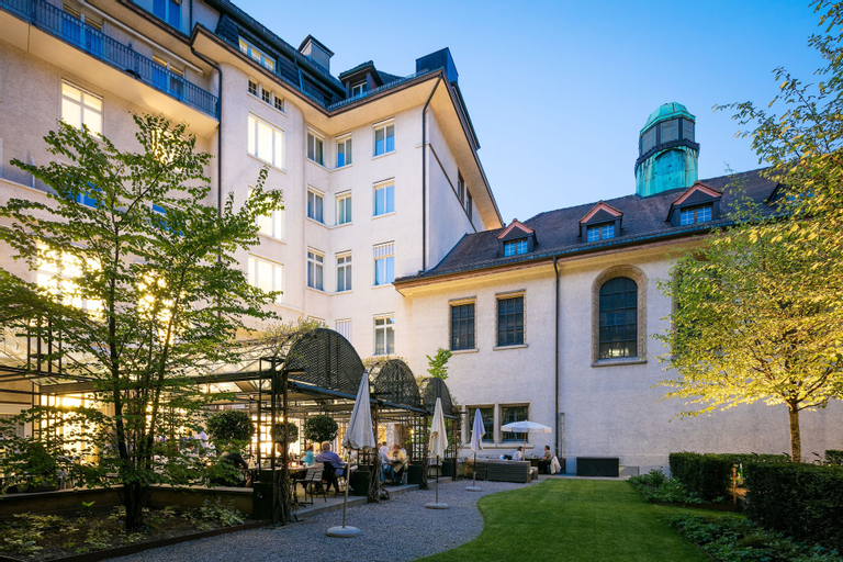 Exterior & Views 17