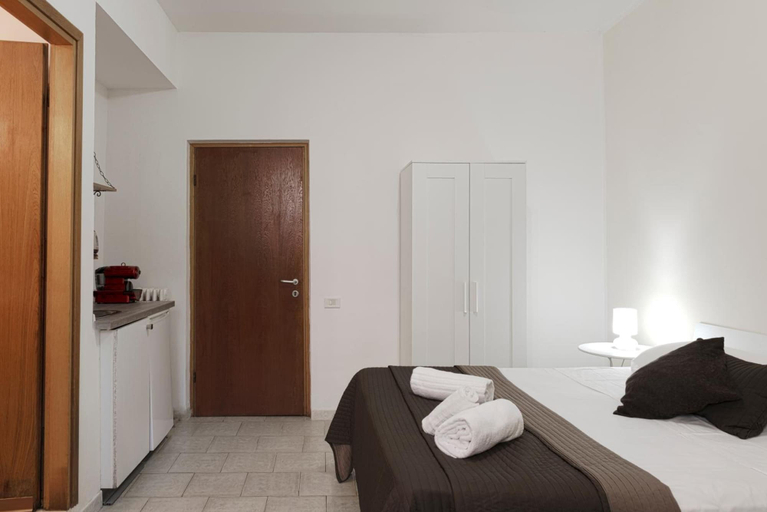 Bedroom 4, Al Colosseo 8l, Rome