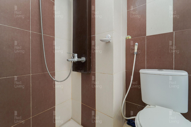 Bathroom 4, RedLiving Apartemen Saladdin Mansion, Depok