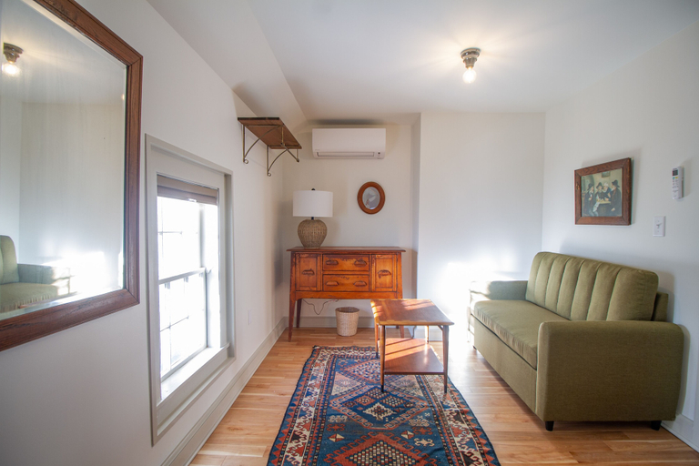 Others 5, Pert House, Saint Lawrence