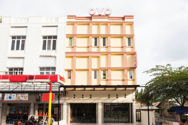 Exterior & Views 2, OYO 2361 Hotel Winston, Deli Serdang