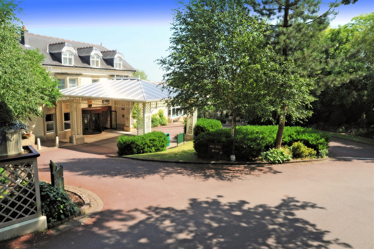 Exterior & Views 2, Blunsdon House Hotel, Swindon
