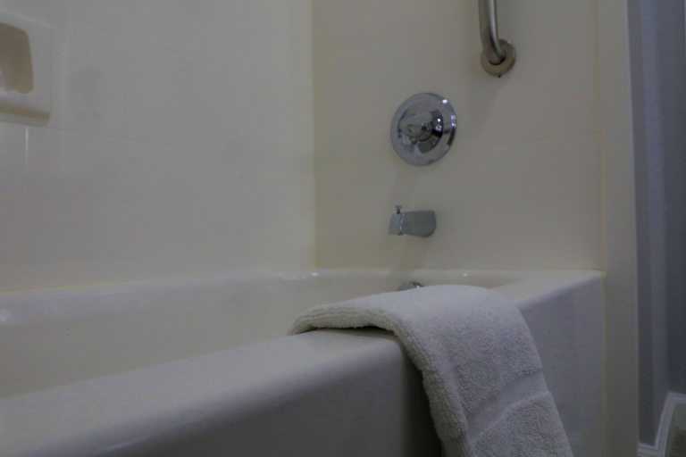 Bathroom, Home Inn and Suites Olive Branch, Desoto
