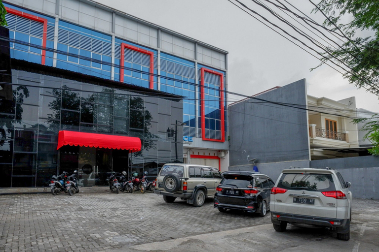 Exterior & Views 2, RedDoorz @ Jalan Kartini Semarang, Semarang