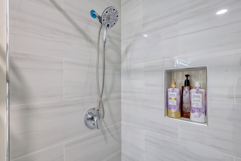 Bathroom 4, Dreamy & Relaxing Gem 12mins to DT LA, Los Angeles