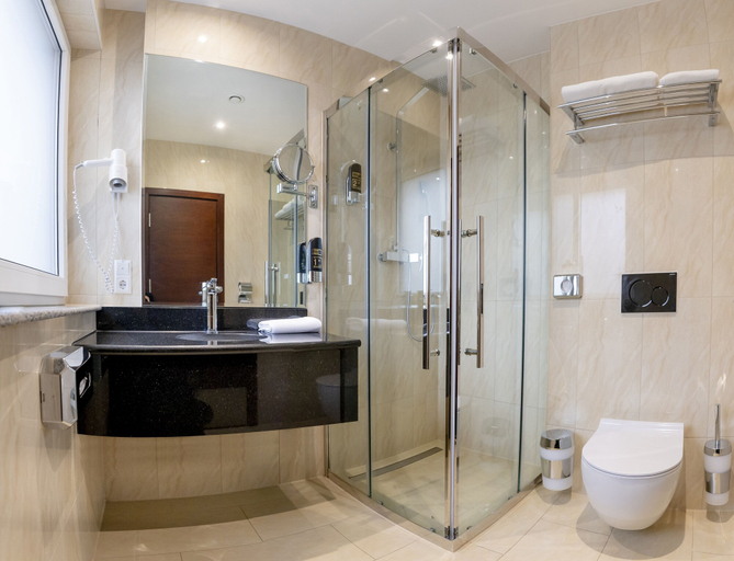 Bathroom 4, UNO Smart Köln-Hürth, Rhein-Erft-Kreis
