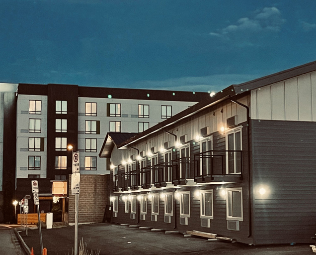 Exterior & Views