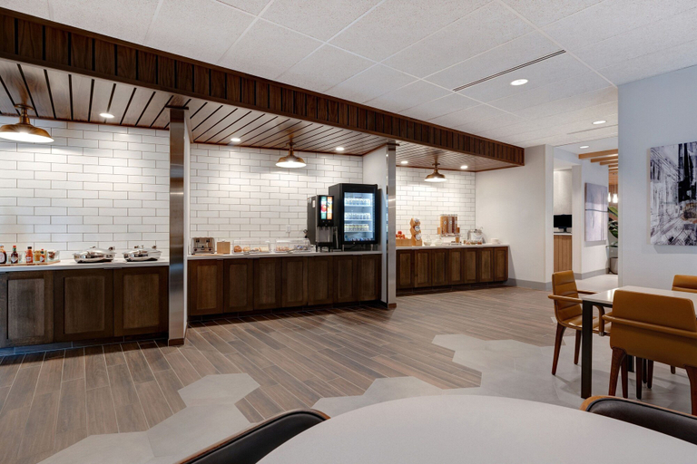 Food & Drinks 4, Fairfield Inn & Suites By Marriott Minneapolis Downtown, Hennepin