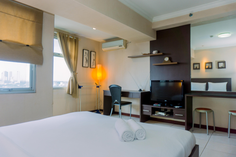 Bedroom 4, Modern Look and Comfy Studio Great Western Resort Apartment By Travelio, Tangerang